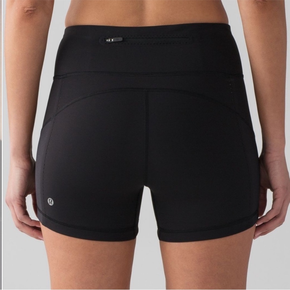 Lululemon Smooth Stride Hot Short Black Sz 8